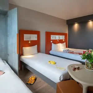 ** Hotel Ibis Budget Californie Lenval Francia