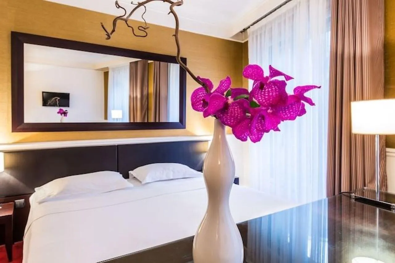 Hotel Toujours & Spa Paris 4*,